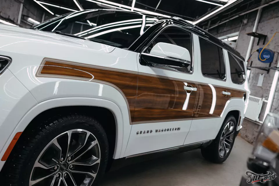 Так не должно быть! Заново разработали дизайн наклеек для Jeep Grand Wagoneer и забронировали кузов полиуретаном